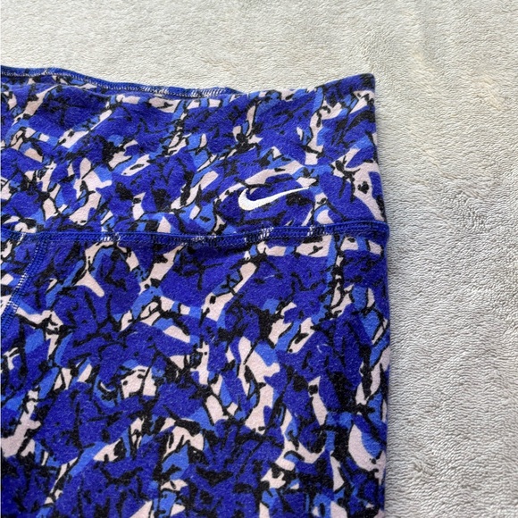 Nike Dri-Fit Capri Leggings - Picture 2 of 4